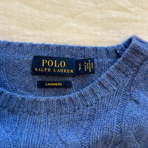 Ralph Lauren Women’s Cable-Knit Cashmere Sweater - Picture 3 of 7